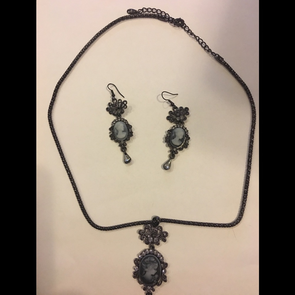 Cameo necklace with matching Earrings